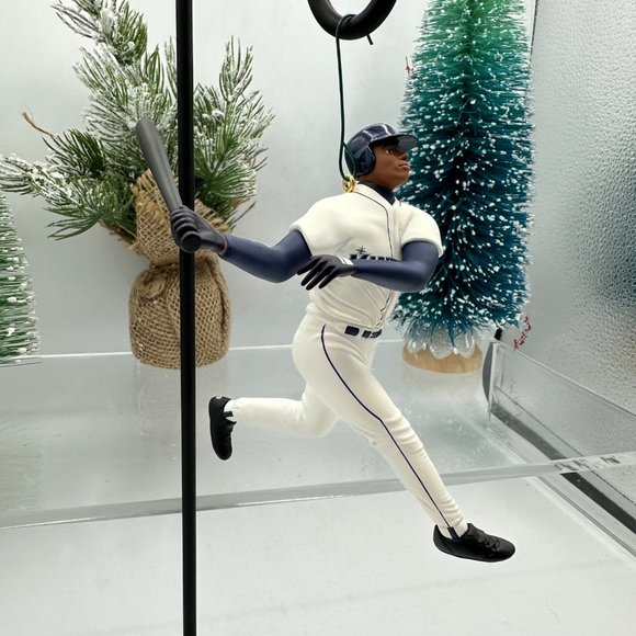 Hallmark Keepsake Series Christmas Holiday Ornament Ken Griffey Jr. Baseball Spo - Picture 4 of 7
